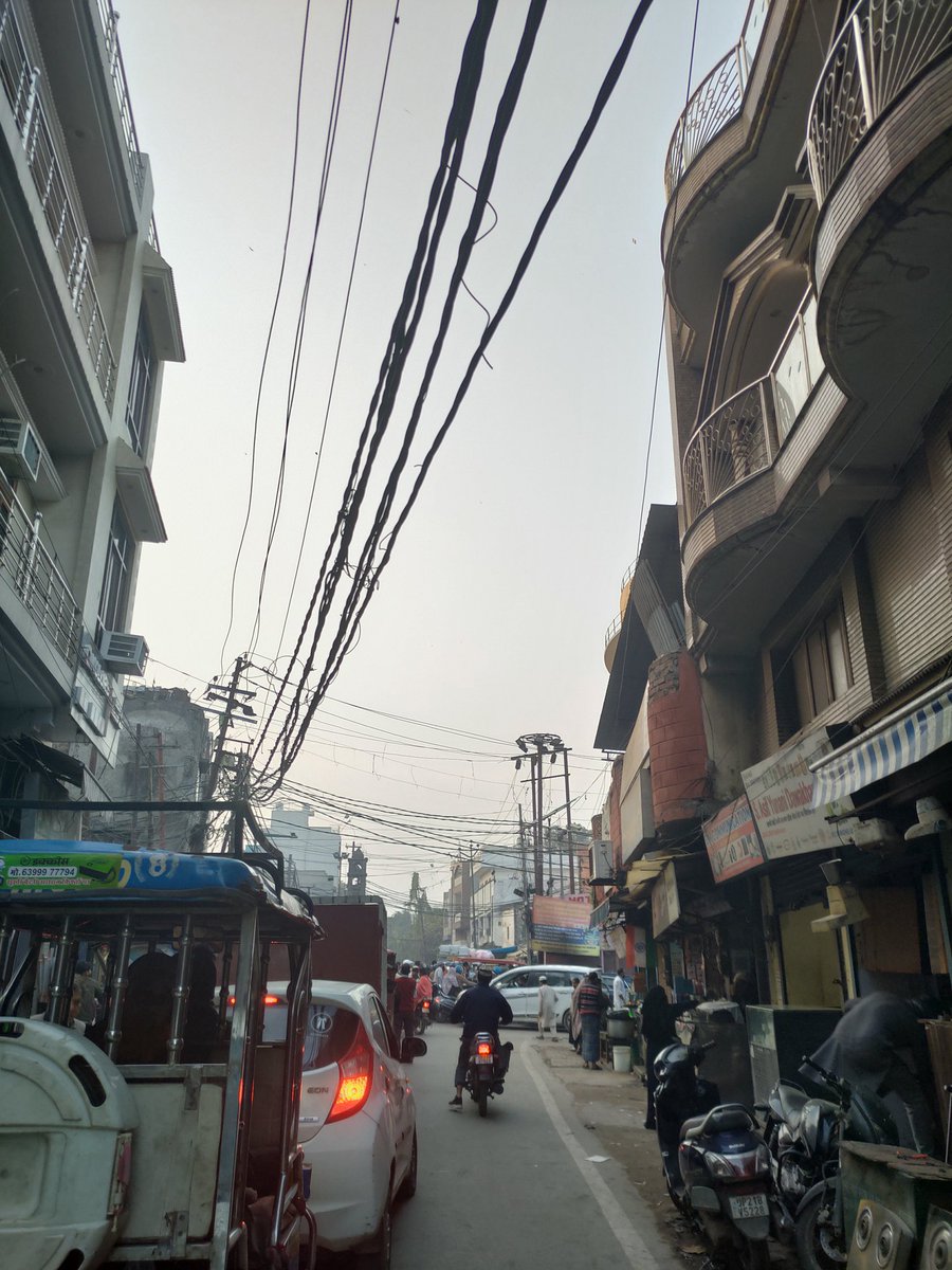 deep8520's tweet photo. @moradabadpolice Challan ke alawa vyavatha par bhi dhyan dijiye.
Jama Masjid Chowk, 45 minutes se yahi alam hai https://t.co/DvEOmv51PX