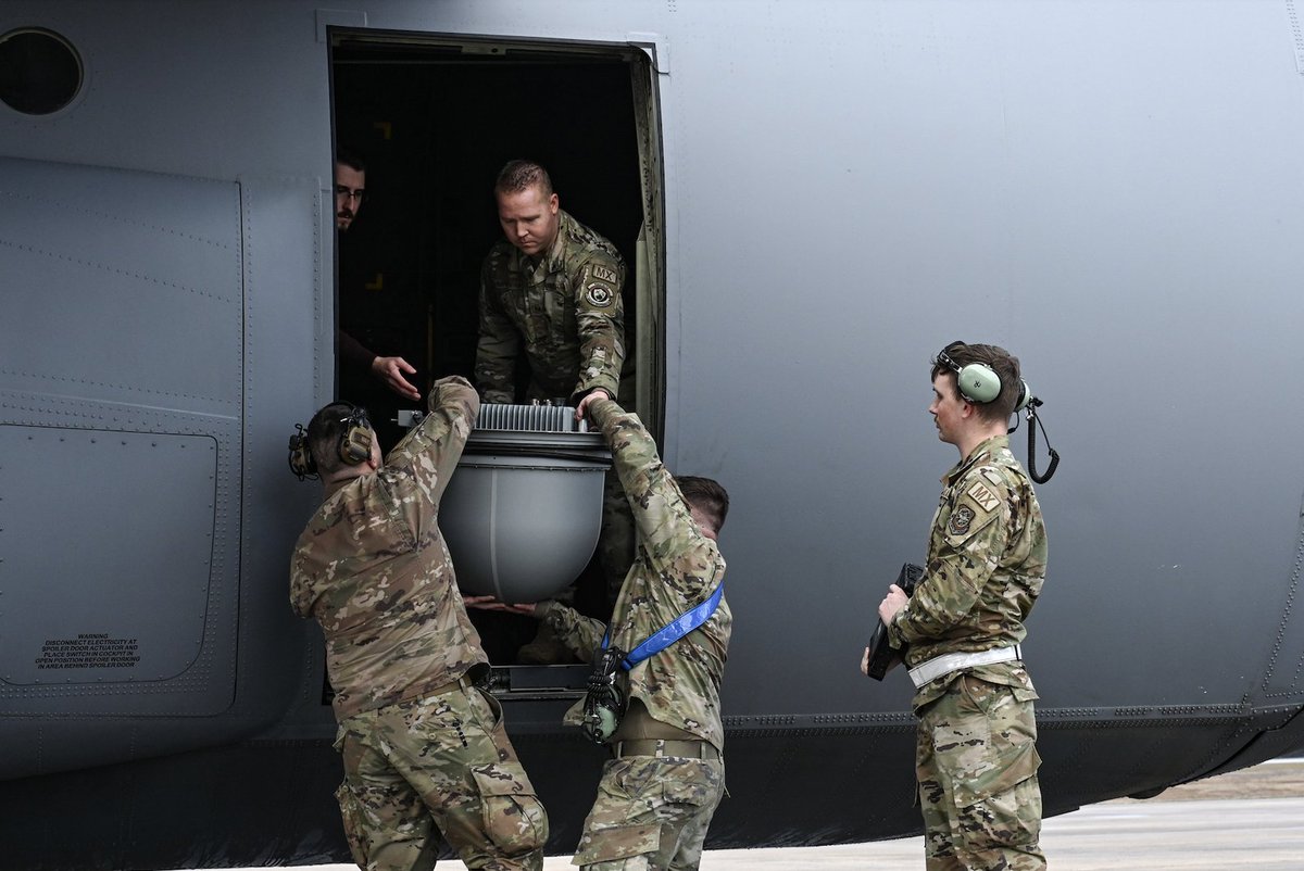 GogoAviation's tweet photo. Big milestone for resilient, mission-ready connectivity ✈️
SD Government has received US Air Force Air Mobility Command (AMC) T-1 certification for its Roll-on/Roll-off (RO/RO) Beyond Line of Sight (BLOS) TRASC capability for C130 aircraft.

 https://t.co/49FIOQg1hZ https://t.co/YbtDWlfbix