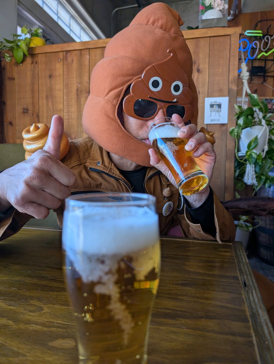cetomohiro's tweet photo. なんでピントがアッチに合うんだよ(笑)

#生ノンアルビール
#うんころマン
#EARTDINER
#ごちそうさま https://t.co/sygzQuQPNW