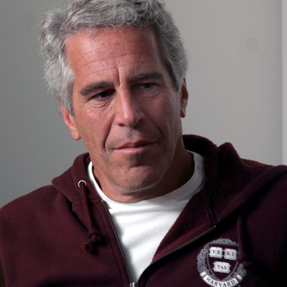 pusholder's tweet photo. Dan Bilzerian: “Jeffrey Epstein’in çocuk cinsel istismarı ve işkence ritüellerine karıştığını iddia ettiği herkesin halk önünde idam edilmesi gerekiyor.” https://t.co/ZCaabNyt6h