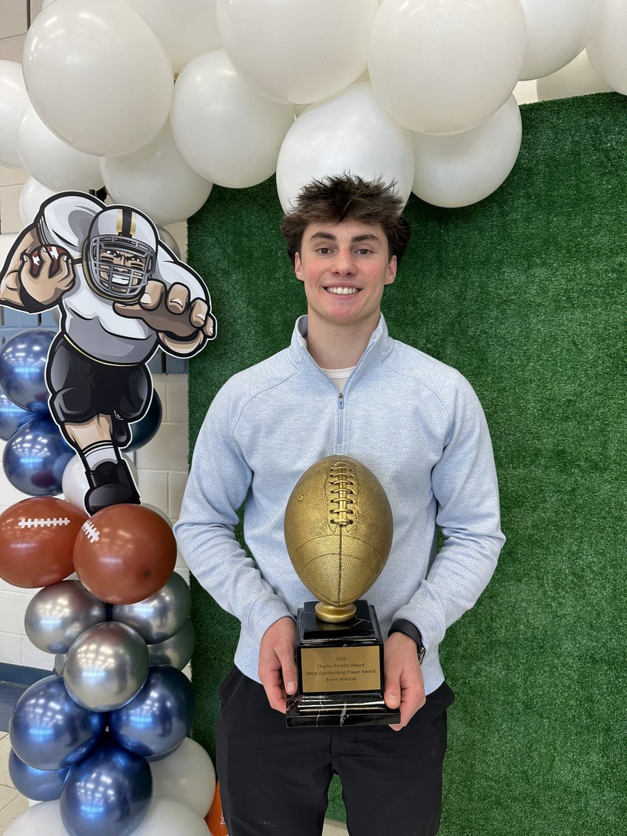 brent_walulak's tweet photo. Junior year highlights are up!
Grateful for my family, boosters, coaches, and teammates for an unforgettable season.
Honored to receive the Most Outstanding Player Award at yesterdays end of season banquet. Also honored to be named Team Captain, 1st Team All Division, 1st Team All League, 1st Team All County, and 2nd Team NJ Group 4. Not done yet. @HoundsGridiron