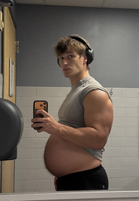 Big Daddy Breeder! MPReG Top! tweet media