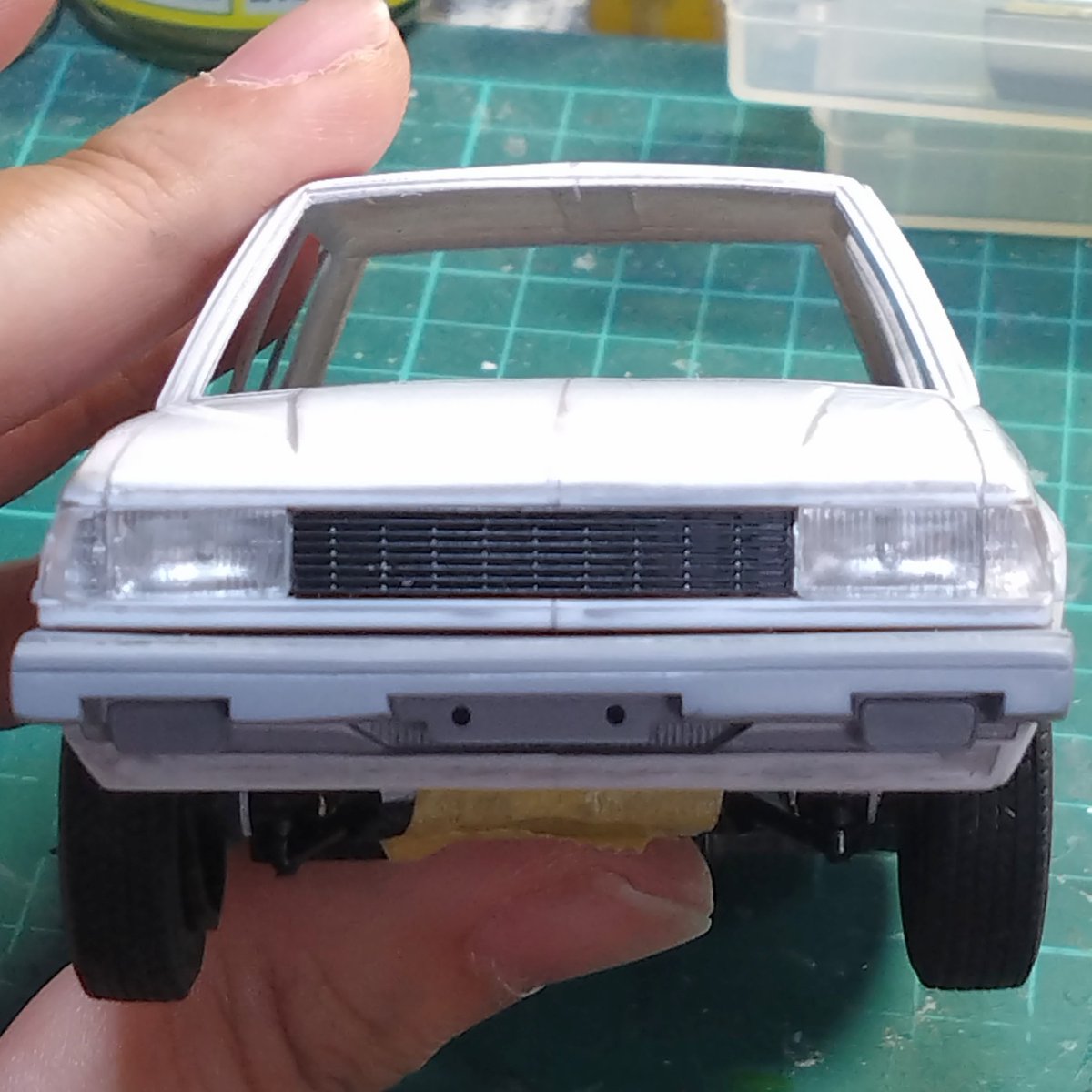 今日の模型作業。アオシマ70カローラセダン角目後期、テールレンズ