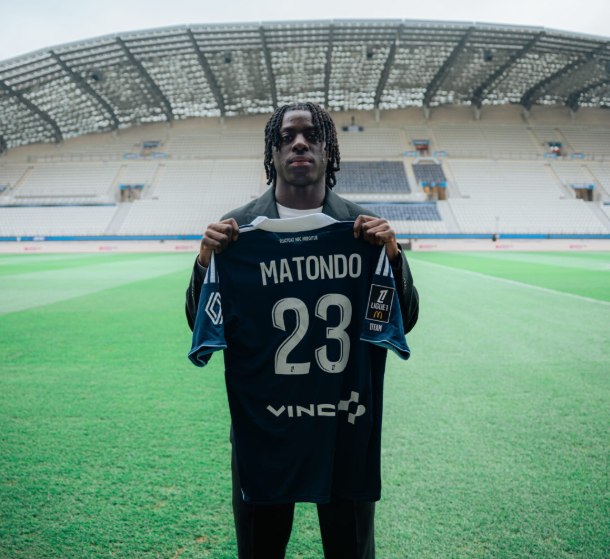 voixduparisfc's tweet photo. La pépite du milieu de terrain Rudy Matondo débarque et clôture notre mercato 💙🤍 

Transfert définitif pour 17 M€ bonus inclus 💰

#parisfc #Mercato #Matondo #Recrue #Ligue1McDonalds https://t.co/dzLAUOPNDT