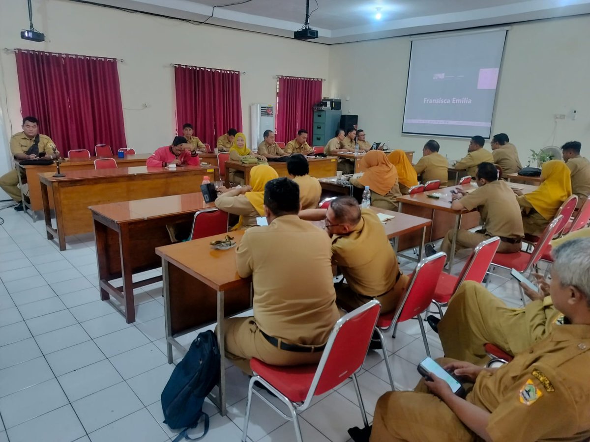 cdk2lhkjateng's tweet photo. Menyongsong era Tahura, CDK II berperan aktif dalam konservasi &amp; perlindungan melalui diskusi bersama DLHK hari ini. Menjaga Gunung Muria yang tetap lestari! 🌳⛰️
#TahuraMuria #CDK2 #Konservasi #GunungMuria #Ngopeninglakoni 
@DwiCahyoPurnom8 
@dlhkprovjateng https://t.co/NhrDBIQM38