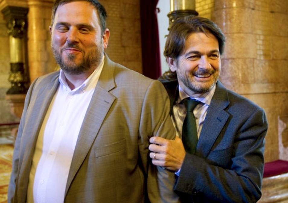 perinno's tweet photo. @JCastanydC @jaumeecamprubi @Peter_Coll72 Fa anys que el conec: #convergent de carrera amb pedigrí. 😁 Preocupat? Potser pel seu futur perquè, com la resta de #pujolistes, si cau @JuntsXCat, què farà? Encara viuen tots del conte de la lletera del vell corrupte. 👴🏻 Què t'he d'explicar, oi, Josep? 🤣🤣🤣

©️perinno🏌🏻‍♂️💙 
👇🏻 https://t.co/rptTA19MiU