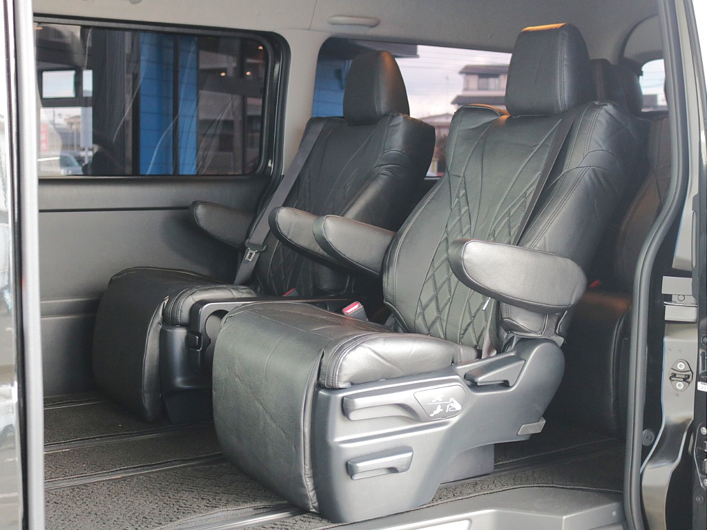 🚐豪華装備フルセットの #ハイエース🎉 キャプテンシート×後席