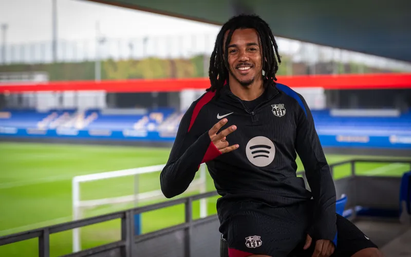 FootballTalkHQ's tweet image. 🗣️ Jules Koundé: "Football players can go six months or even a whole year without getting paid and still live comfortably, without it affecting them at all.” 

“Unlike the people who leave their homes at 7 AM and come back at 8 PM, just to earn a small amount for their families.”…