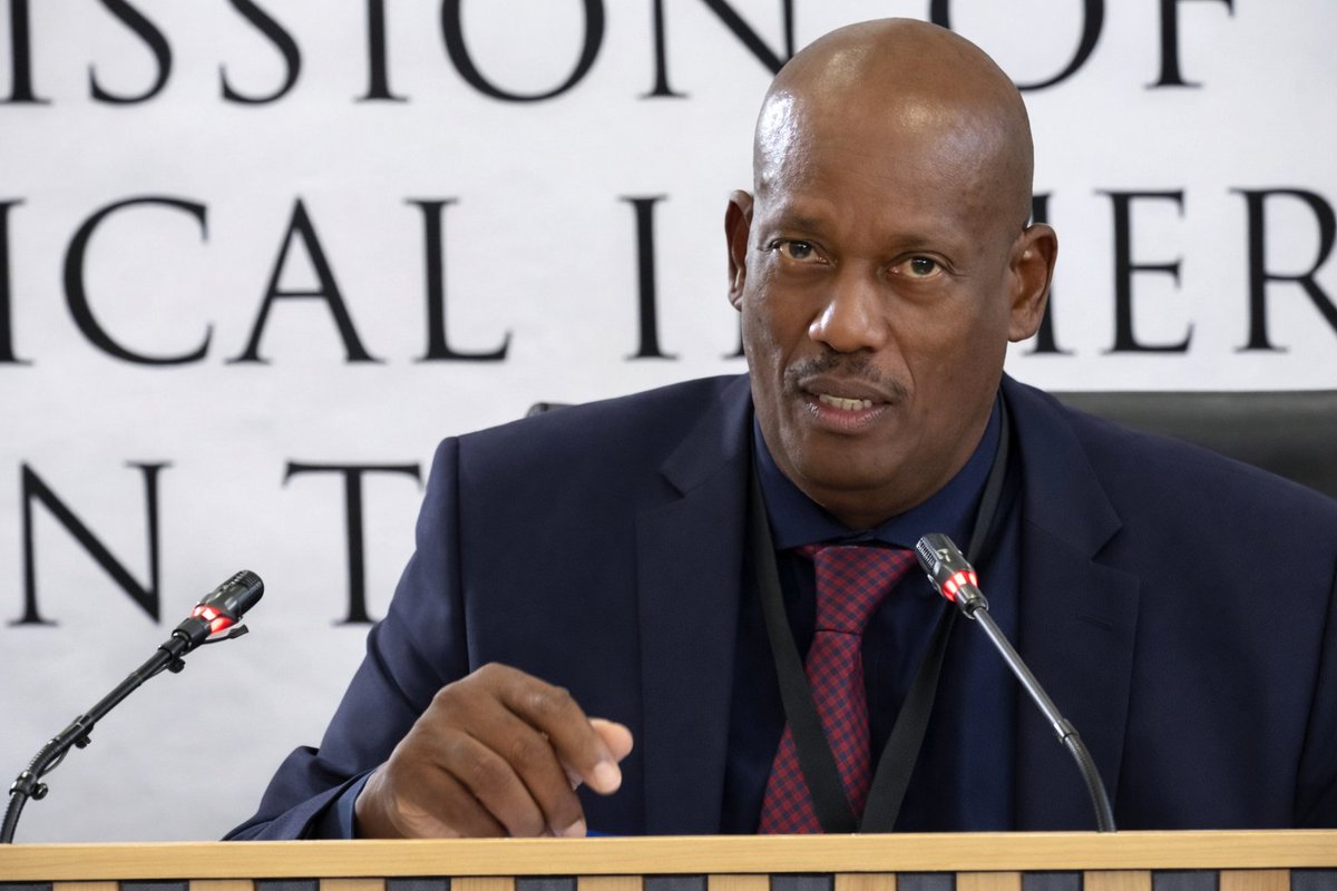 I hope I write only this ONE tweet on this person because he is disgusting! 

‼️It is painful how some people deliberately block justice for grieving families. And get promotions at work🚮

This Captain Laurance Makgotloe, a senior forensic analyst at the SAPS Forensic Science