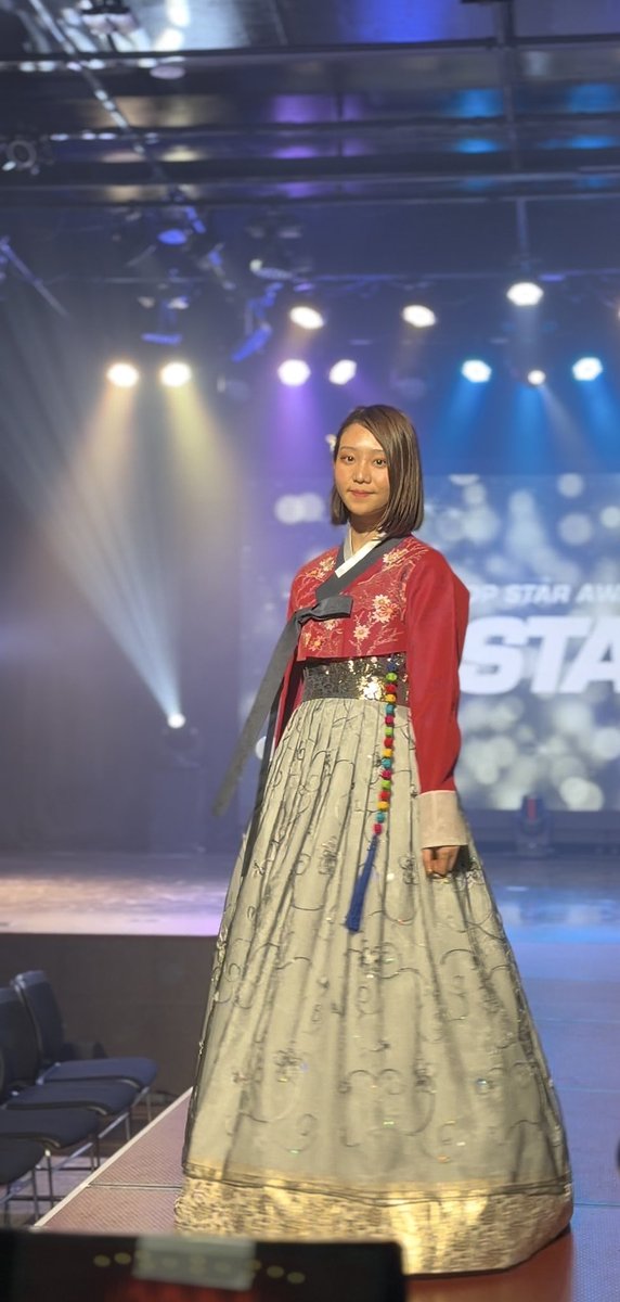 hello_sak__'s tweet photo. 2026.2.1（sun）  K-STAR 2026 
授賞式＆ファッションショー

総合3位🥉 

みなさん本当にたくさんの暖かい応援ありがとうございました💗
大好きな韓服に憧れだったランウェイ👗
その2つが掛け合わさったこのイベント

はじめてのランウェイで3ステージも歩かせてもらえて夢のような時間を本当にありがとうございました🥰一生の思い出💎

みしゃん🐠🪸ちゃん
Shinki🌊🐶くん
しょこたん🌻🐈‍⬛さん
☁みる︎︎︎︎☁ちゃん
歩夢🐧🌾くん
Risa🪽🫧

審査期間中『ライバル』だったけど
リハでみんなとお会いして
今度は『仲間』として
最高なステージを作り上げることができ本当に楽しくて幸せでした🫶🏻︎💕︎︎
この6人で最高なステージ作れたことほんとに嬉しいです🪄