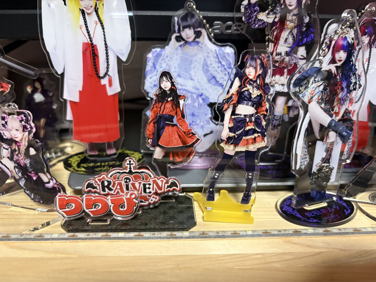 yu7piyo6's tweet photo. りりぴのアクスタ届いた!!!
かわよぉ〜!
りりぴ、れいぶん、りりぴ本体にしたけど
これどの順番が正解なの?
#りりぴ
#りりぴペロペロ界隈
#VAMKISS
#RAIVEN https://t.co/ip5hrfjbJ9