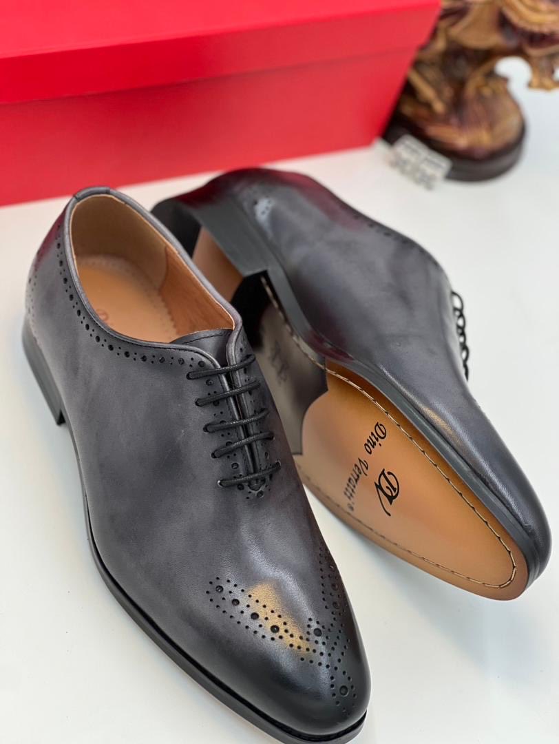 PolymathAye's tweet image. All are available now.
Send a DM for order placement 

Manchester United 
Grammy 
Cubana Chief Priest