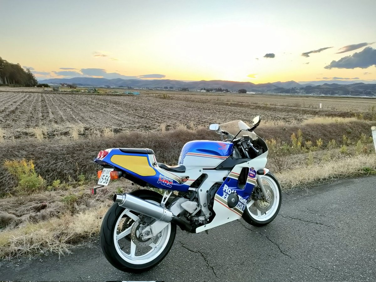 #2月2日はMC22の日
#CBR250RR 
#MC22
もはやまともに乗ったのは1年以上前、絶賛放置中。