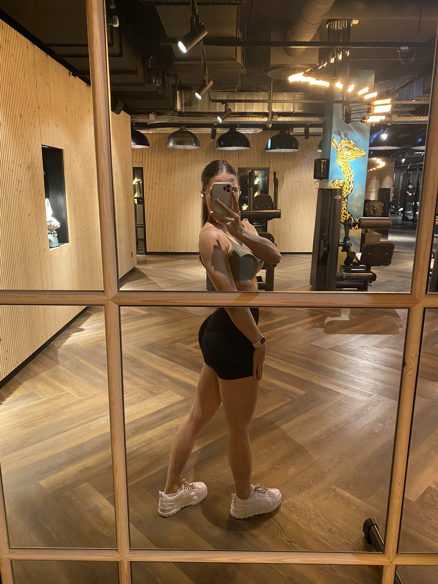 Cuckoldress Lina tweet media