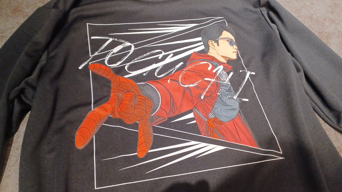 札幌在住イラストレーターが制作したアメコミキャラクター風似顔絵T