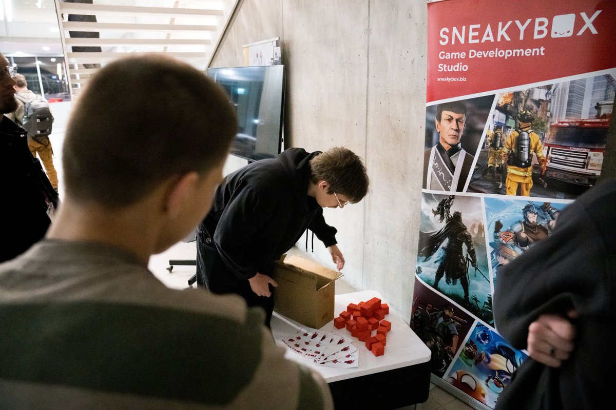 SneakyBox tweet media