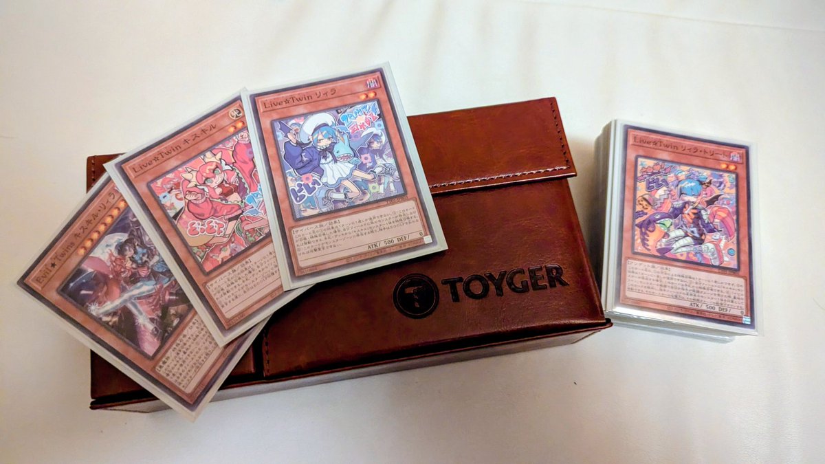 TOYGERさんのデッキケースとイビルツインたち🥰 いつかこの可愛い子