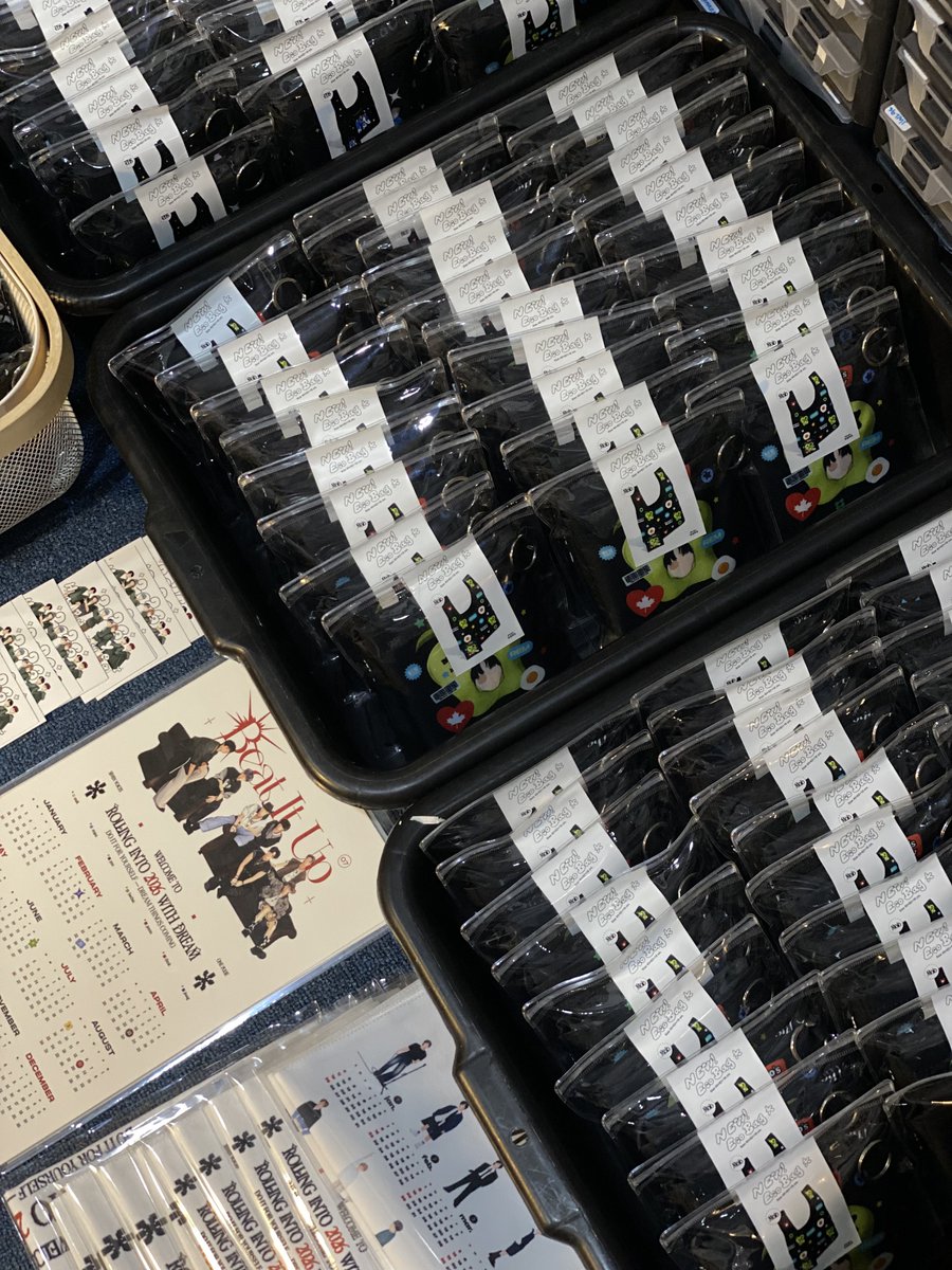 ⋆𐙚 Pre - Dec  ◡̎  Fanart =͟͟͞͞♡

⭐ Eco bag
⭐ Calendar 2026

♡ กำลังแพ็คและเริ่มส่ง 3-5 กุมภานี้
ขอบคุณที่มารับเด็กๆไปเลี้ยงดูนะคะ 🫶🏻
เรามีการ์ด ส.ค.ส. ให้ทุกออเดอร์ค้าบ

(มีสั่งเกินมาไปหน้าคอน SM นะคะ)

#phhupdate