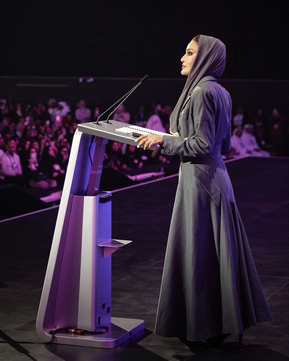 موزا بنت ناصر Moza bint Nasser tweet media