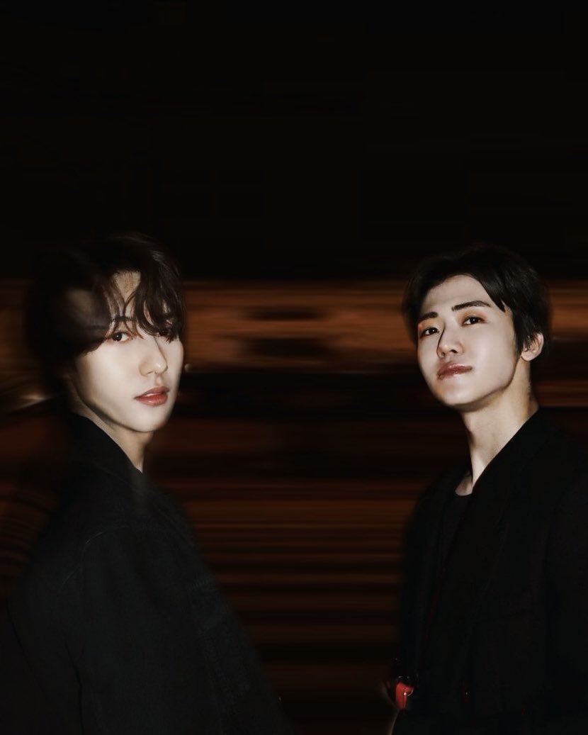 heated rivalry,
a renmin jaemren filo au

whereas the fuel lies on the surface of the crowd, the private truth lies beneath the two ‘almost lovers’ turned rivals, Ysel and Gabby.