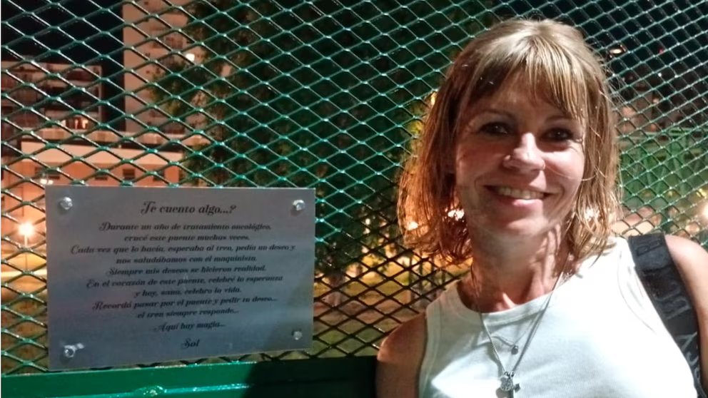 NuevosBAires's tweet photo. [Colegiales] El mensaje que sorprendió a los vecinos y una historia de resiliencia

Atravesó dos diagnósticos de cáncer en un año. En su camino cotidiano al centro de salud en el que se atiende, construyó un ritual “de la buena suerte”

https://t.co/o0YkDwMQEu https://t.co/HouxsTf1tD
