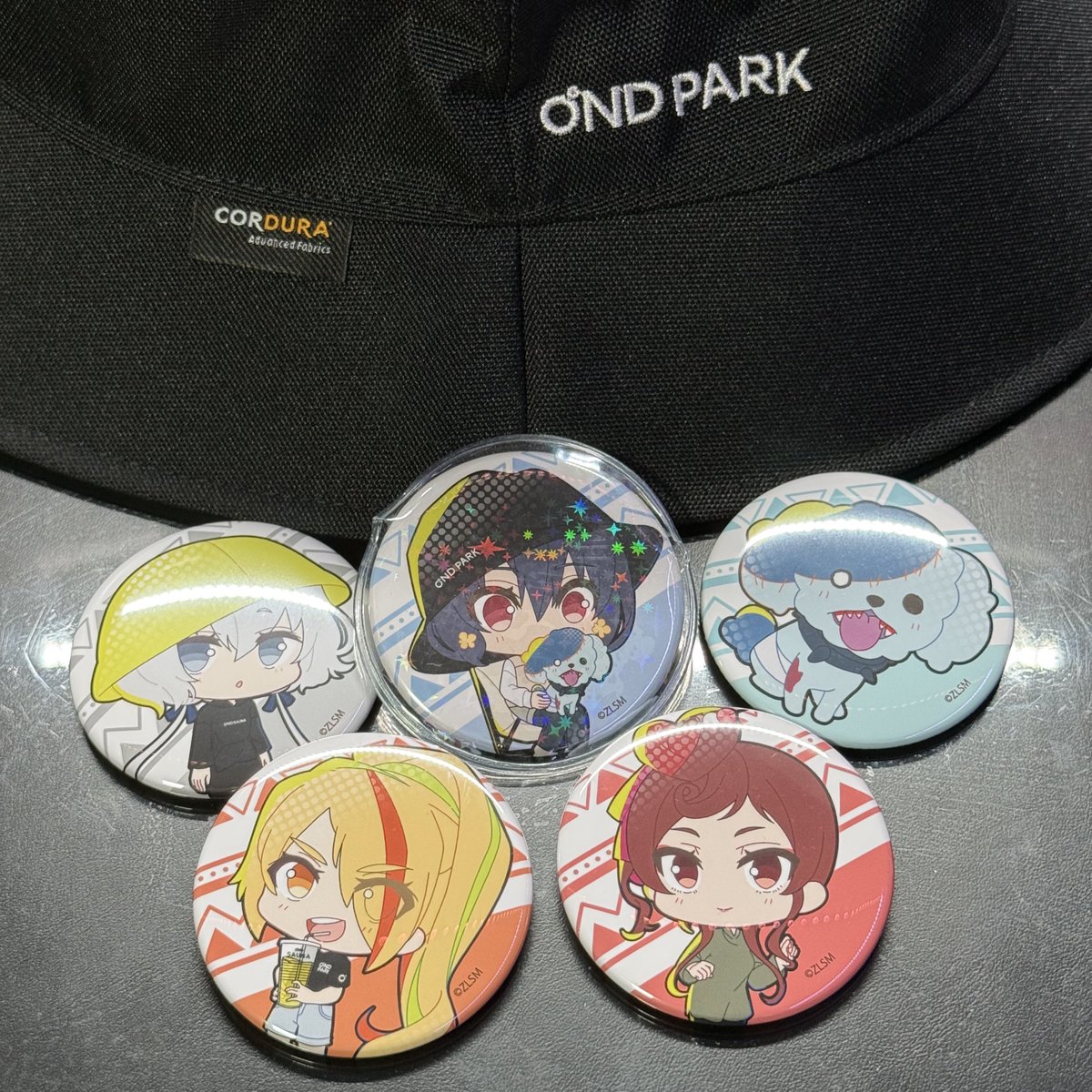OND PARKのコラボグッズも追加購入してしまう。缶バッジの水野愛を引け