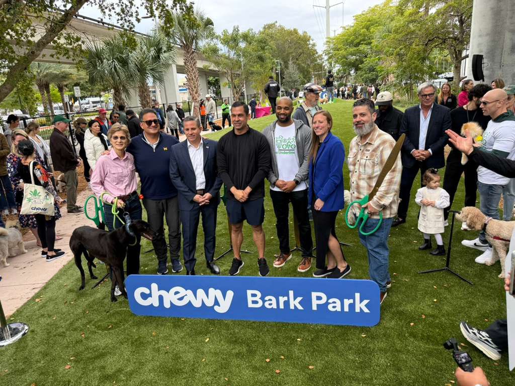 Vince Lago tweet media