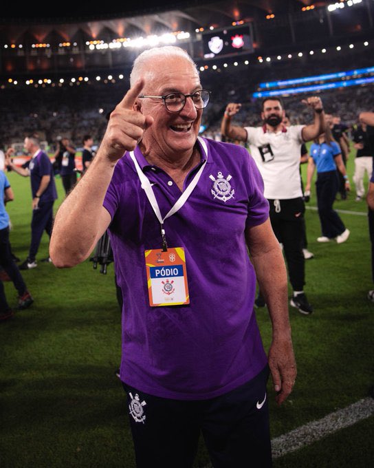 Um fato: se Dorival hablasse ou fosse português, a torcida do Corinthians o trataria como ídolo e teria edit em tudo que é página no X, Instagram, Tik Tok… 

Como ele é brasileiro, não recebe o mérito que merece ter.