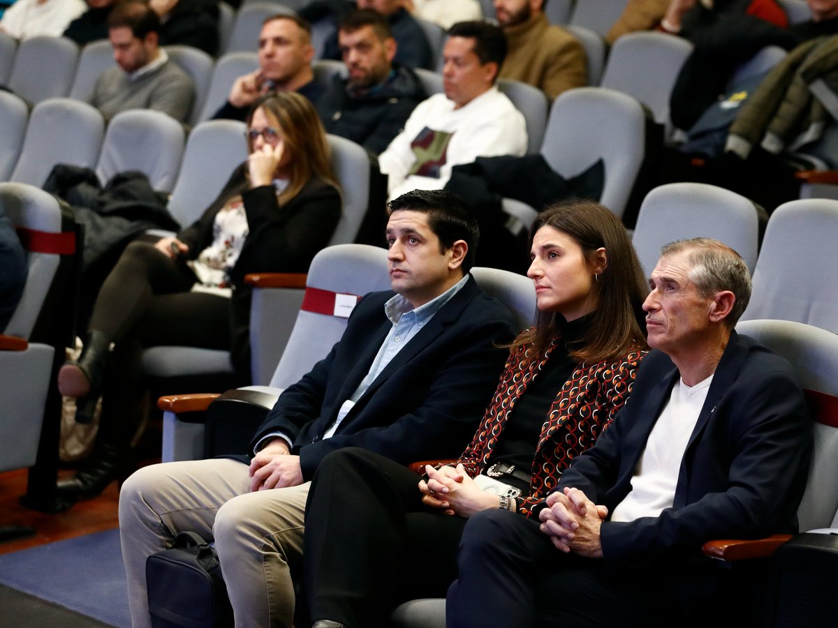 🔛Jornada 1️⃣ del ‘𝗩𝗜𝗜 𝗖𝗦𝗨 𝗱𝗲 𝗗𝗶𝗿𝗲𝗰𝘁𝗼𝗿 𝗗𝗲𝗽𝗼𝗿𝘁𝗶𝘃𝗼 𝗲𝗻 𝗙𝘂́𝘁𝗯𝗼𝗹’ de la <a href="/rfef/">RFEF</a> y la <a href="/urjc/">URJC</a>

➕1️⃣5️⃣0️⃣ alumn@s

#AcademiaRFEF | #MetodologíaRFEF