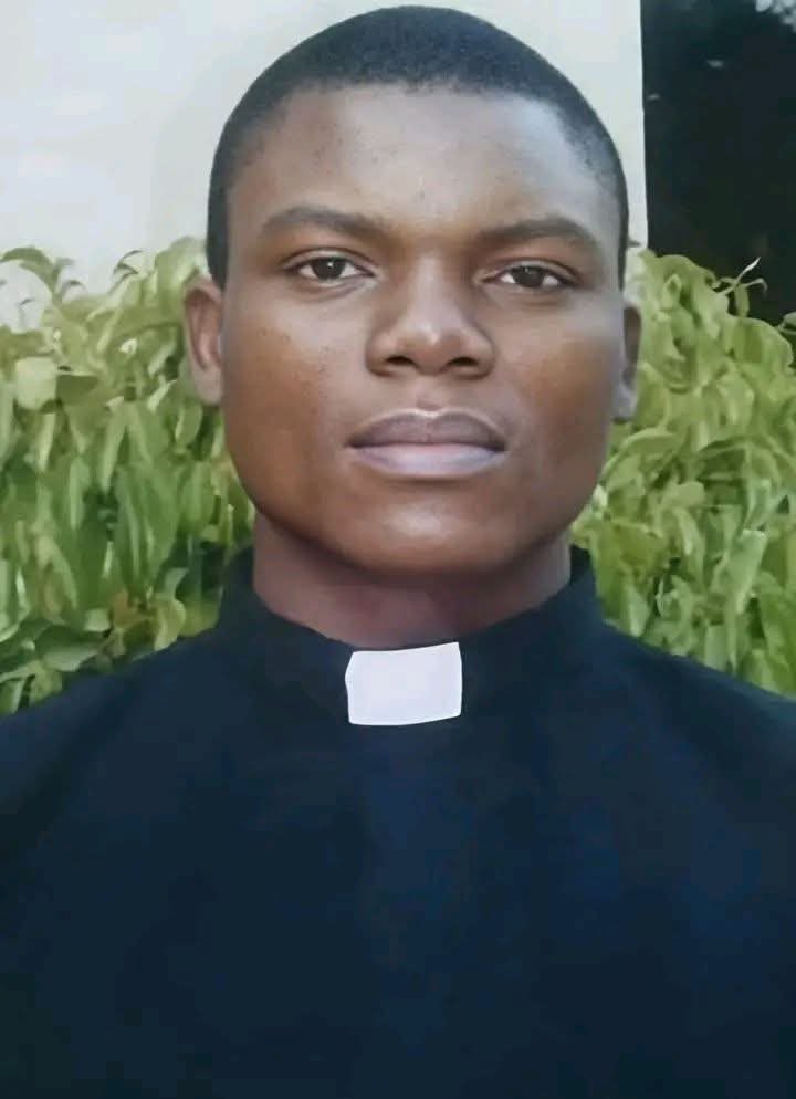 FSYusuff's tweet image. My heart is broken 😰😰

Catholic Priest Burnt Alive Inside His Car By Armed Islamist Terrorist In Taraba.

 When is enough going to be enough!!???