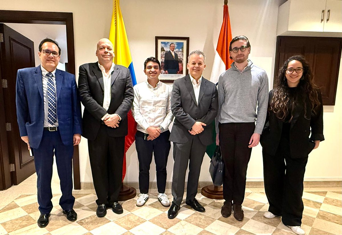 Embassy of Colombia to India tweet media