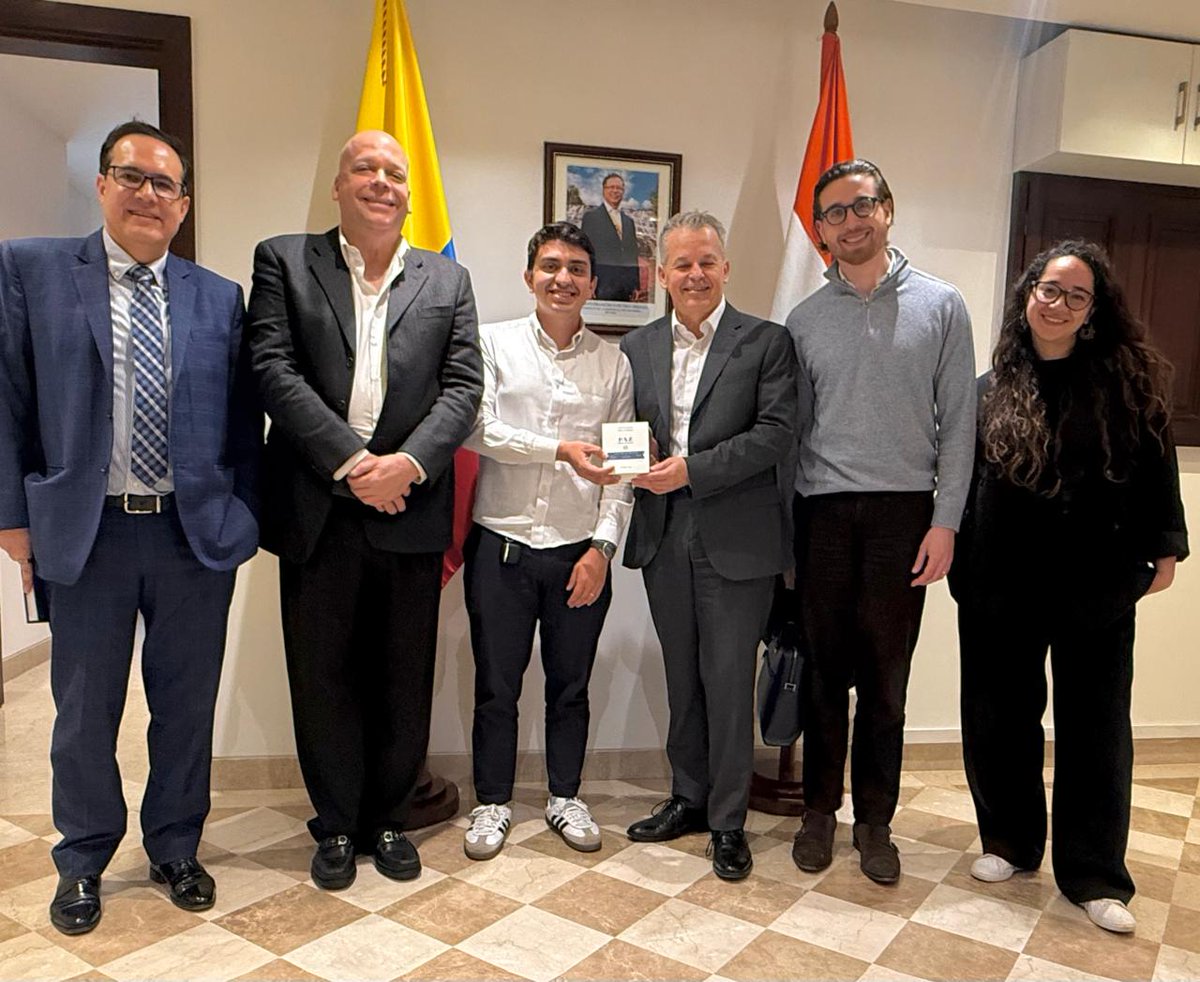 Embassy of Colombia to India tweet media