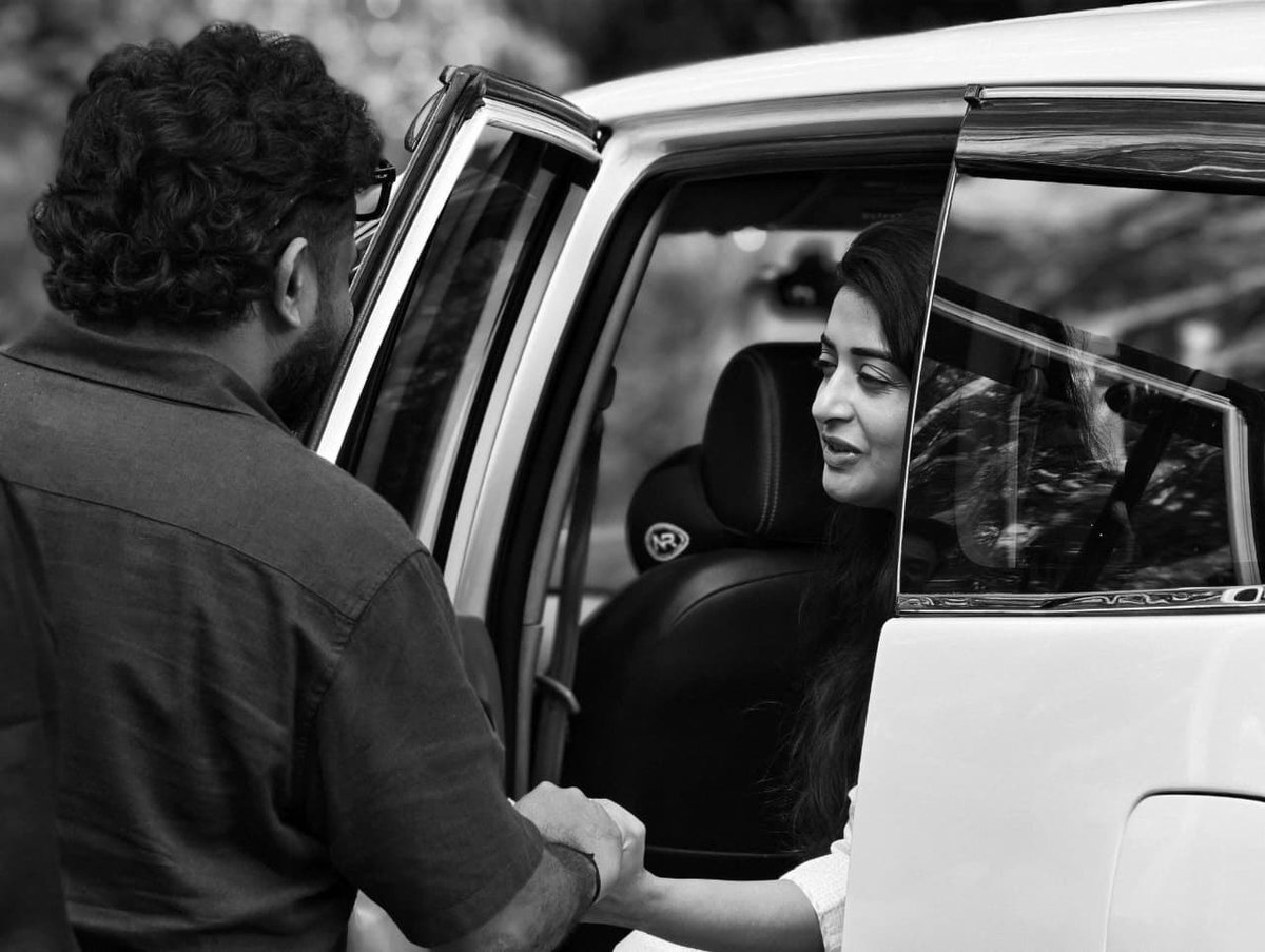 talk2tharun's tweet photo. Absolutely - her territory, no doubts.

♥️ #L366 https://t.co/FNmaJq94hp