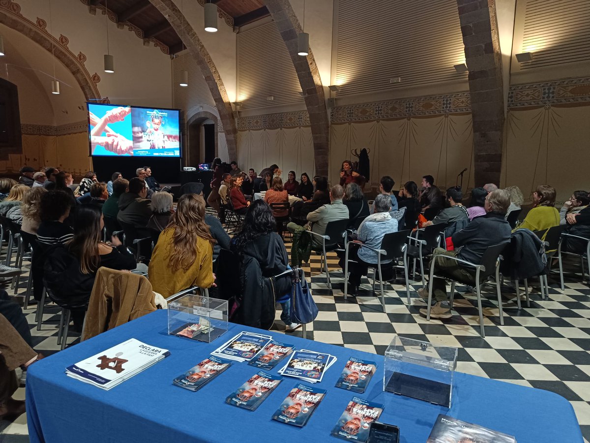 Mans Unides Vallesos tweet media