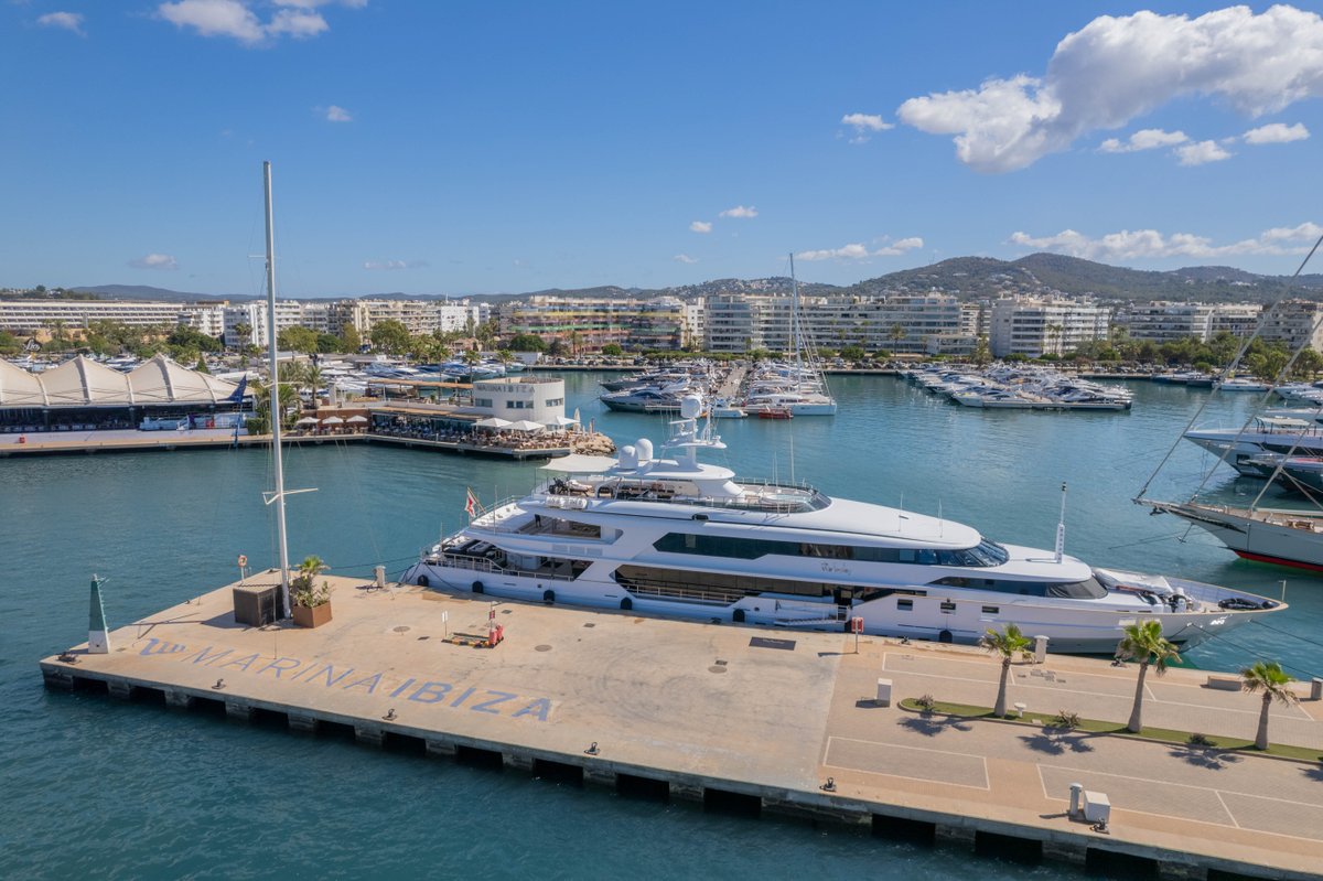 The natural place for superyachts in Ibiza

#marinaibiza #ibiza #meetus #superyacht #travelibiza #ibizadestination