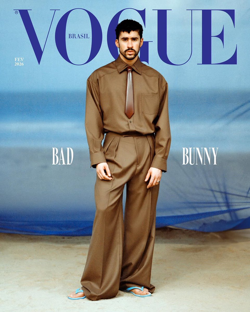 achei a coisa mais chic apos o bad bunny ganhar álbum do ano no grammy, ser capa da vogue brasil e ainda aparecer de full look mondepars + havaianas