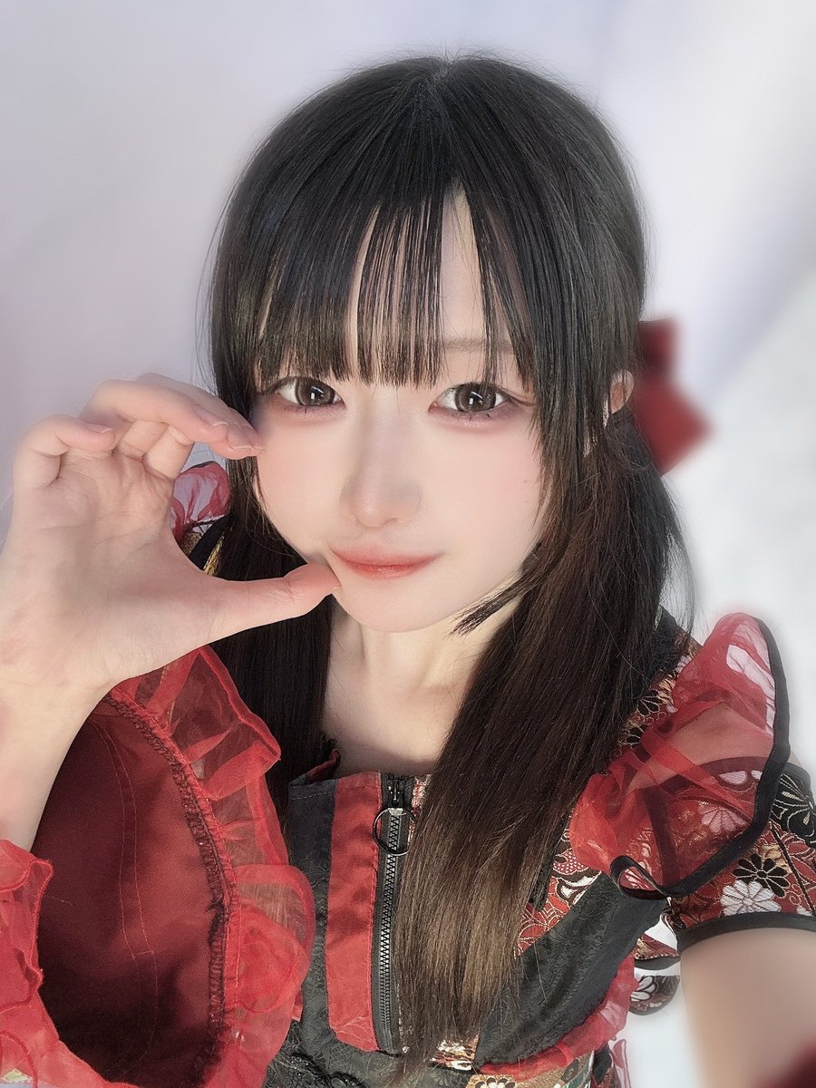 浜松駅前ライブありがとうございました❣️
寒い中駆けつけてくれた人も、立ち止まってくれた人も本当にありがとうございました！
改めてはじめましてできた人もいてとっても嬉しかった!!🫶🏻︎💕︎︎
次の浜松のライブは15日のザザシティライブです！また会いに来てくれたら嬉しいな♥️
