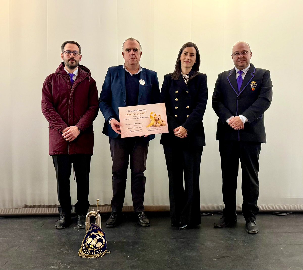 AMRedencion's tweet image. Tal y como él hubiera deseado, y por expreso deseo de su esposa, todo lo recaudado en el concierto “𝗦𝗼𝗻𝗿𝗶𝘀𝗮 𝗘𝘁𝗲𝗿𝗻𝗮” ha sido en beneficio de @AndexAsociacion y el proyecto “𝗦𝗲𝗿𝗲𝘀 𝗱𝗲 𝗟𝘂𝘇”🎗️

Querida Rocío: gracias por este bello acto de generosidad y amor en…