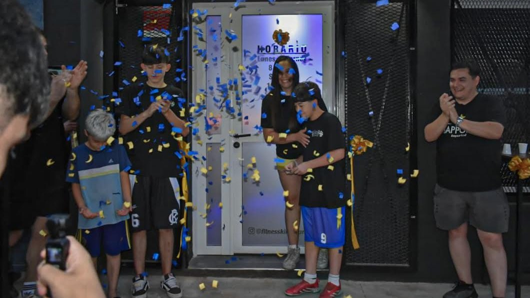 ¡ARRIBA EL CLUB SOCIAL Y DEPORTIVO MÁRMOL!

💪🏻🏋️ Acompañamos a esa querida institución deportiva de nuestro distrito en la apertura del nuevo Gimnasio del Club King, que ya funciona en la calle King N° 857 de José Mármol.

⚽️🏅 Desde nuestra Comuna y junto al Instituto Municipal