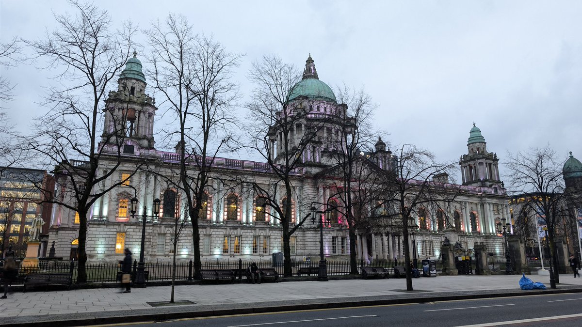 JaneBarlow123's tweet photo. What a stunning building! I've yet to go inside ...
#Belfast #BelfastCityHall @VisitBelfast https://t.co/i6fo9RH6R2