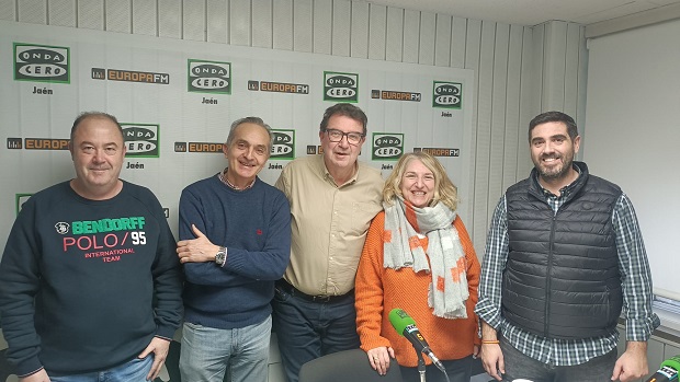 🚨🚨Ya estgamos en #streaming con <a href="/Radioestadio/">Radioestadio</a> de Jaén analizando la actualdiad de la jornada con <a href="/CarmenCoboRuiz1/">Carmen</a> <a href="/JoseMagama1969/">Txema Magamix</a> <a href="/garru_82/">Nono</a> y Ramón Calderón. Además Daniel león de <a href="/LaTrincheraLD/">LaTrincheraAzulilla</a> e <a href="/Ivan_ochando22/">Capo Pantuflas</a> , síguenos pinchando este enlace ⬇️⬇️
acortar.link/NNgB4w