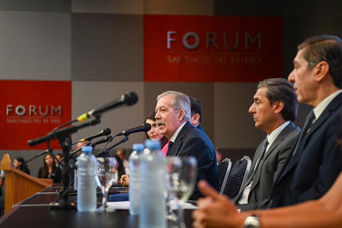 Mesa de Diálogo y Trabajo 📢

El gobernador Elías Suárez dio instrucciones al jefe de Gabinete, Víctor Araujo, para convocar a los sectores sindicales y gremiales durante los próximos días e iniciar las conversaciones para establecer la pauta salarial 2026.