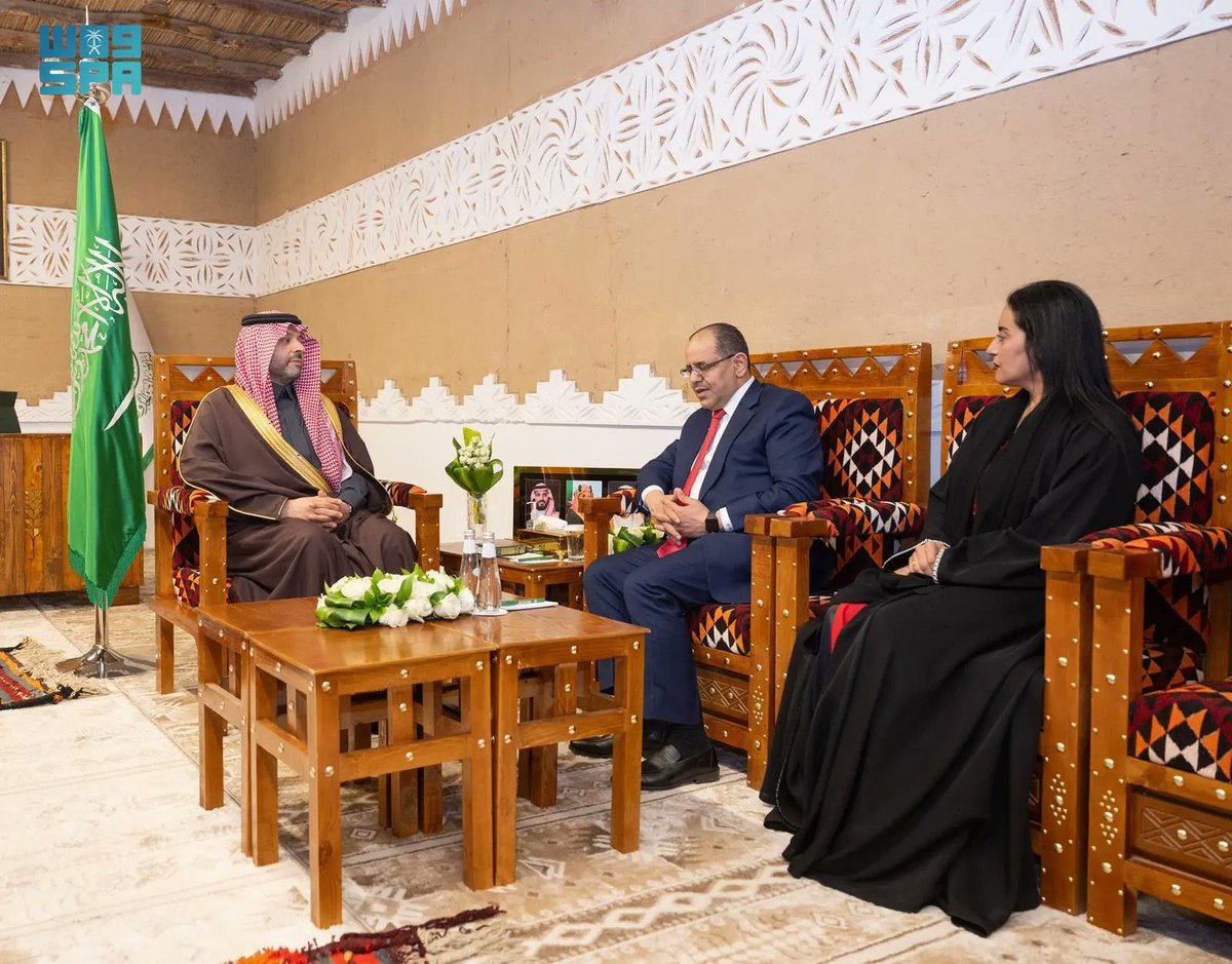 HaithamAbulfoul's tweet image. تشرفتُ اليوم بلقاء صاحب السمو الملكي الأمير فيصل بن خالد بن سلطان بن عبدالعزيز، أمير منطقة الحدود الشمالية. وعكست الأحاديث خلال اللقاء عمق العلاقات الأخوية الراسخة بين البلدين الشقيقين. شاكراً جزيلاً لسموه طيب الترحاب والاستقبال. 
#الأردن 🇯🇴
#السعودية 🇸🇦