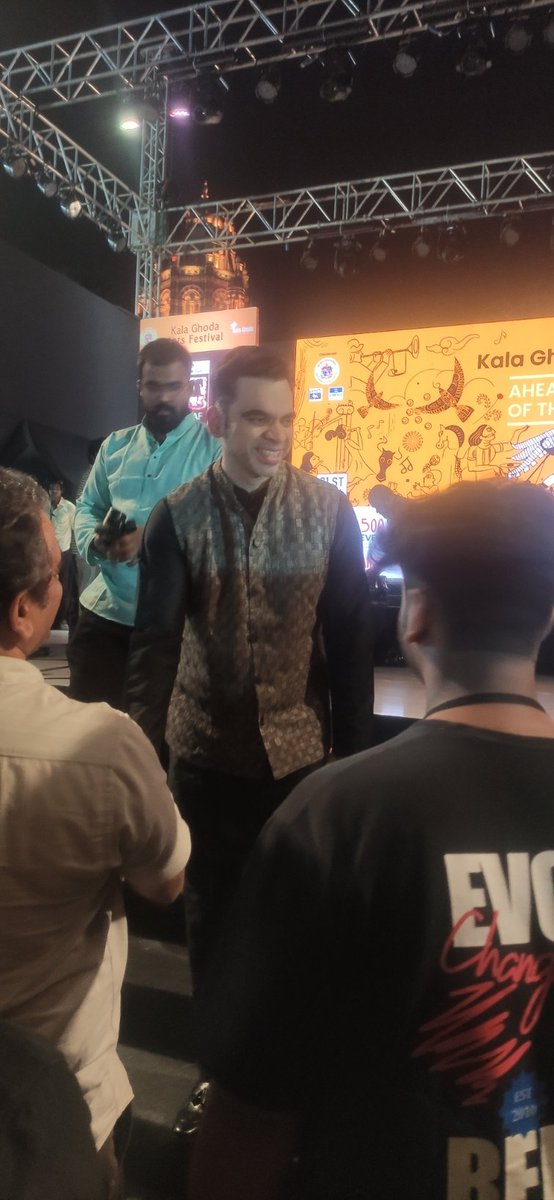 DevRaj2041378's tweet image. Witnessed #Rahul Deshpande live at #KGAF

Listened to #kanadaRajaPandericha....

To top it up Shook hands with the legend #RahulDeshpande