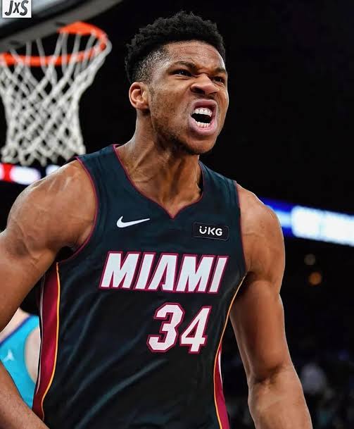 ⚠️ Esta é supostamente a oferta do Miami Heat pelo Giannis:

— Herro
— Estátua do Wade
— Kel'el Ware
— Terry Rozier, Paquetá, BH e Alef Manga
— 30 cabeças de gado Nelore
— Picks de 1ª rodada (2030 à 2332)
— 1 UP TSI único dono 
— 1 lote em Várzea Grande - MT

🗞️ <a href="/TupiSports/">Tupiniquim TV</a>