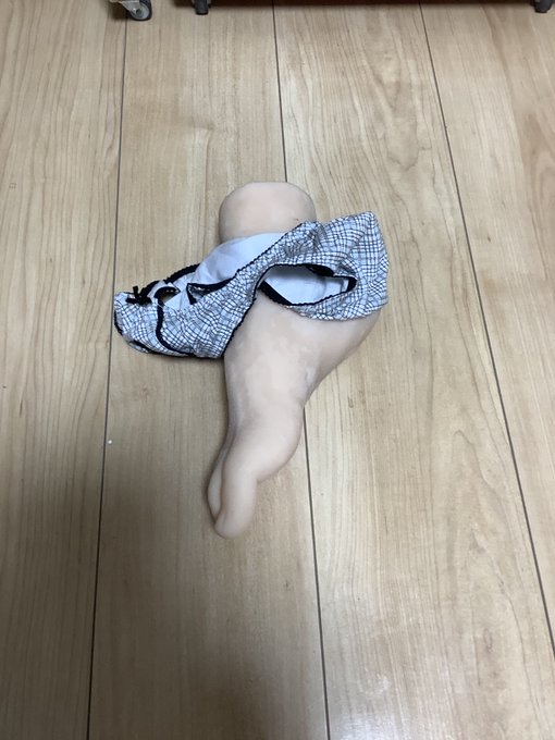 RTうおー 足モデルとぱんつで解決! センシティブかな?