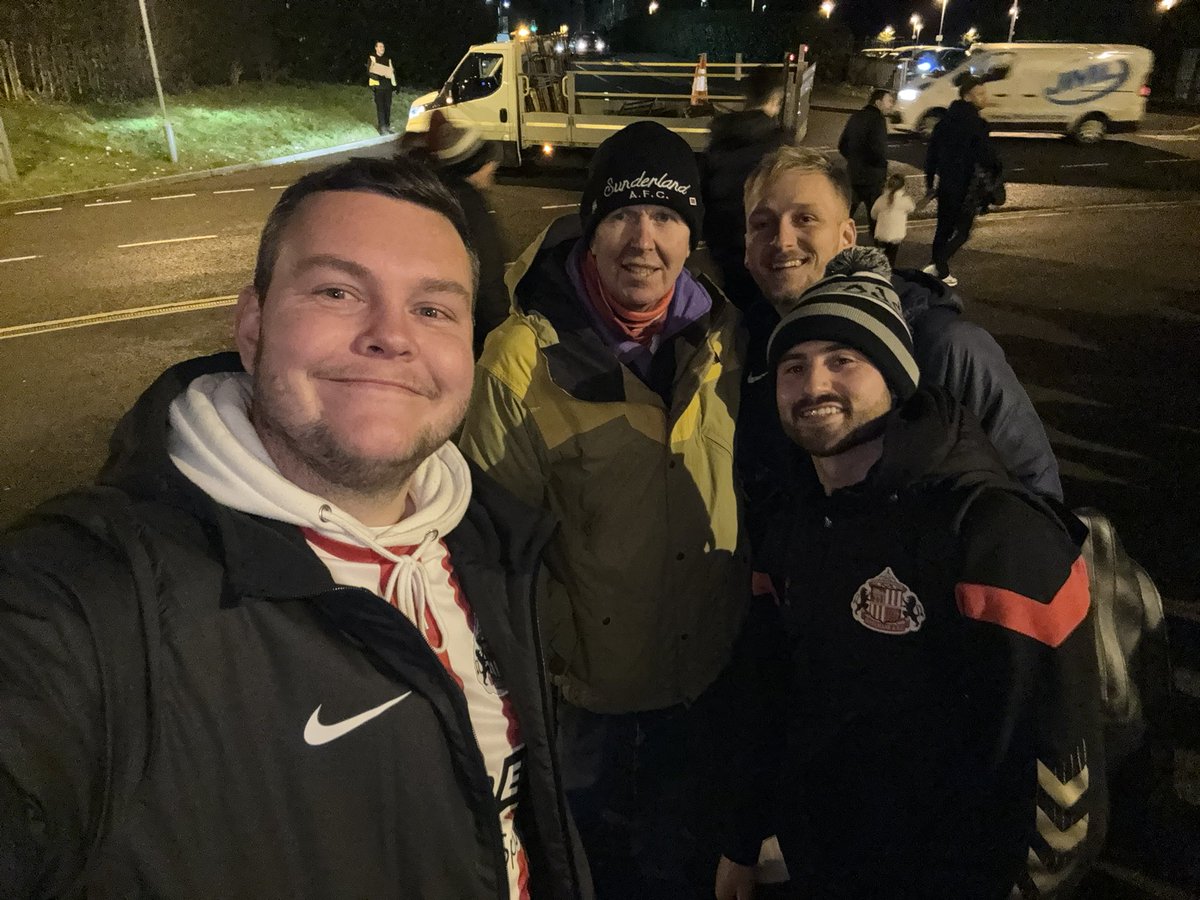 AdamBeanoGreen's tweet photo. @patrick7roberts @SunderlandAFC Thanks for the memories 🔴⚪️ all the best! https://t.co/BQDldlQQyS
