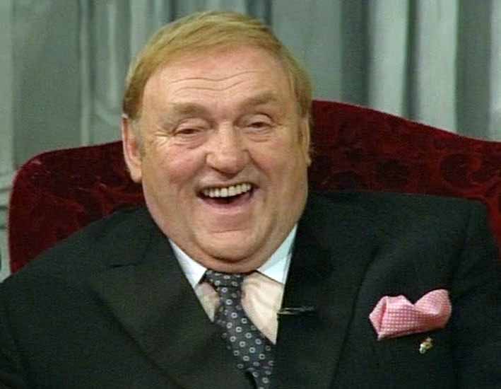 Today is Les Dawson's birthday.
As a comedian &amp; entertainer he was one of the very best.
As a musician, he was a genius.
To play like he did with the odd wrong note takes a huge amount of skill.
Much missed. Never forgotten.