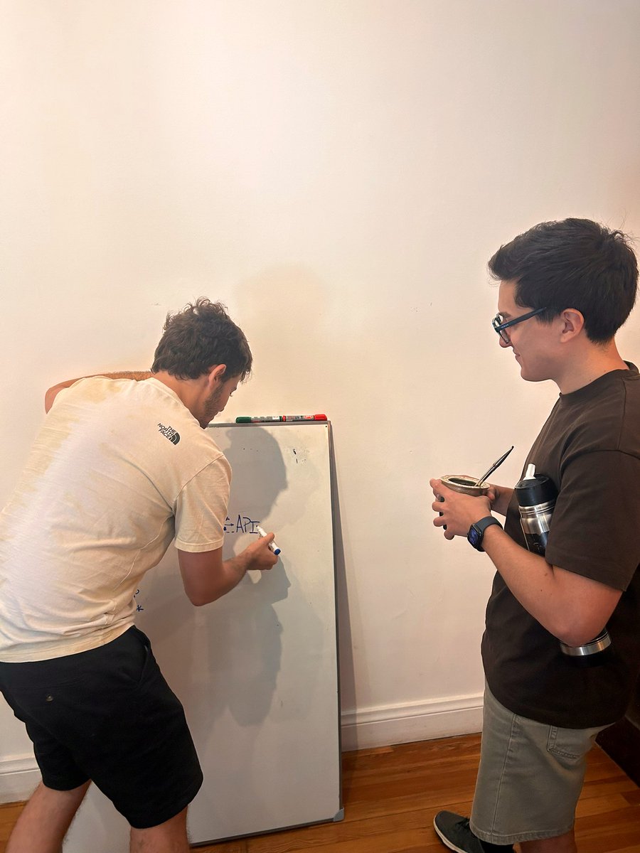 Sigue creciendo el team <a href="/mobilefirstco/">The Mobile-First Company</a>! Hoy primer día de <a href="/nachmorales/">nacho</a> y onboarding de la mano de <a href="/nmoncarz/">Nico Moncarz</a> :)