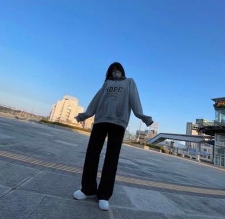 Talkingcelb's tweet image. 登山開始 🏦